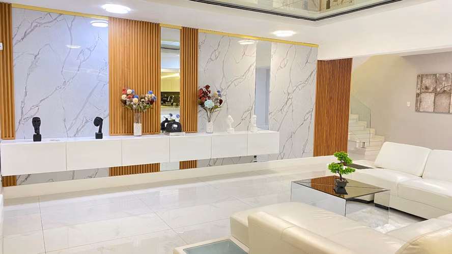 Mansión Elegante en Cerro Alto | Ingresos Mensuales Activos en Airbnb - Imagen 7