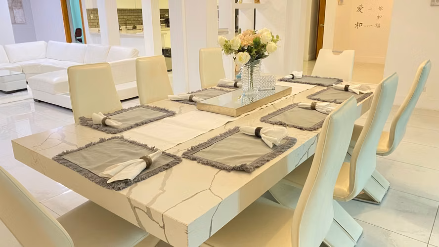 Mansión Elegante en Cerro Alto | Ingresos Mensuales Activos en Airbnb - Imagen 4