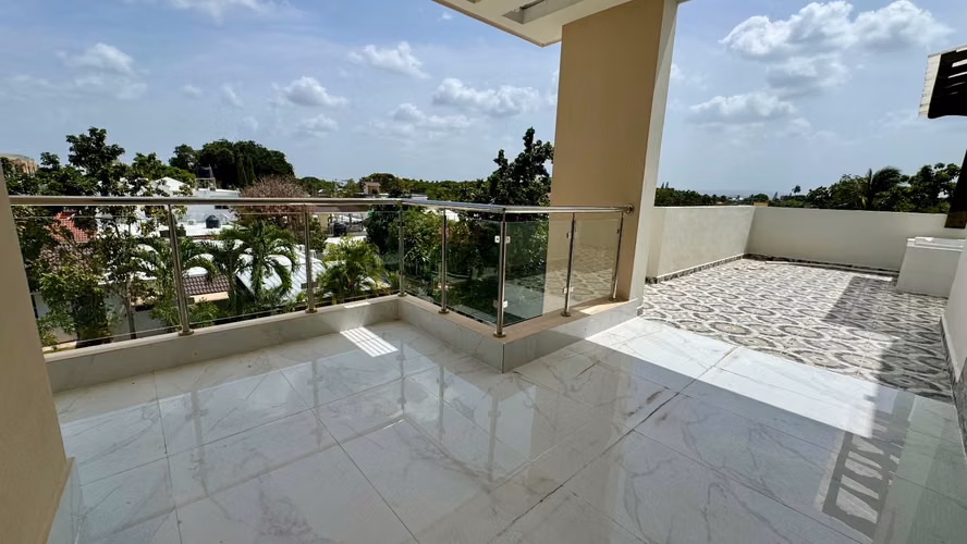 AMPLIO APARTAMENTO EN VENTA EN LOS RIELES DE GURABO.  - Imagen 9