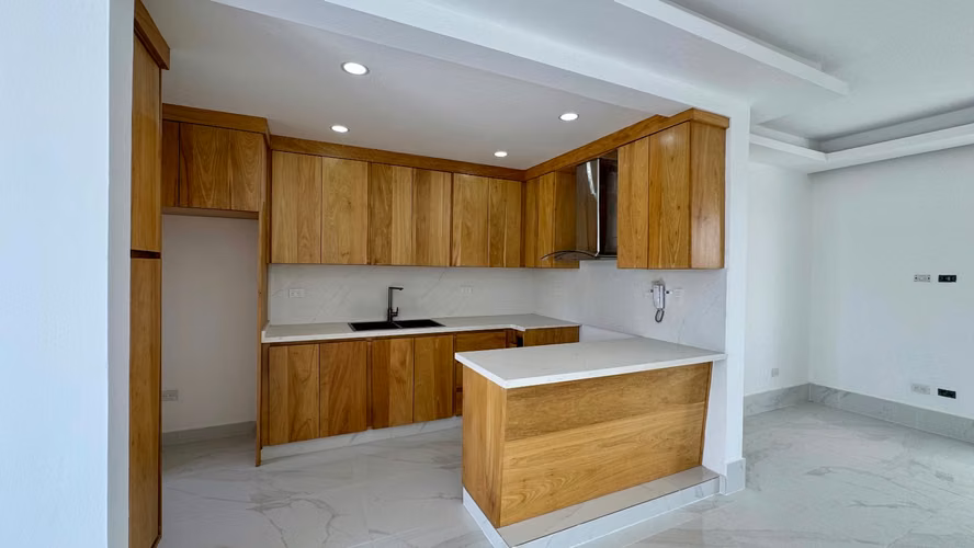 AMPLIO APARTAMENTO EN VENTA EN LOS RIELES DE GURABO.  - Imagen 2