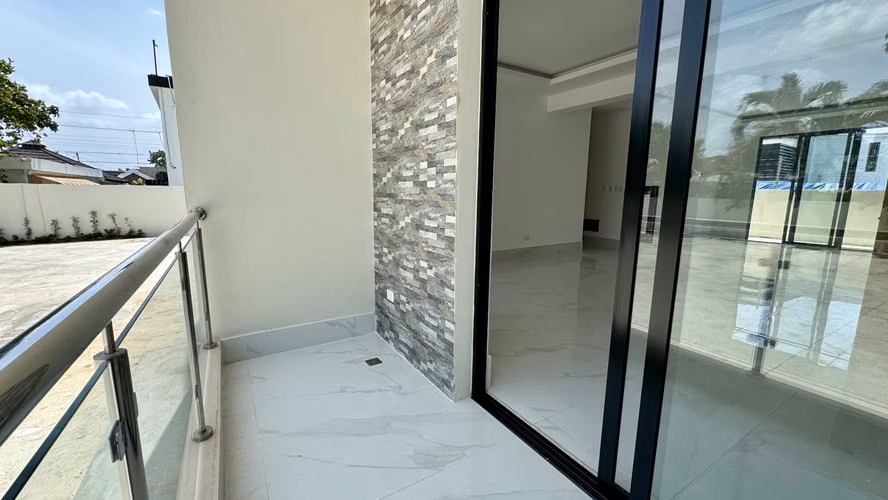 AMPLIO APARTAMENTO EN VENTA EN LOS RIELES DE GURABO.  - Imagen 4