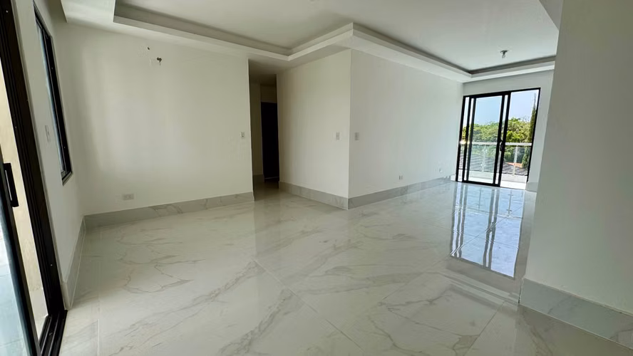AMPLIO APARTAMENTO EN VENTA EN LOS RIELES DE GURABO.  - Imagen 3