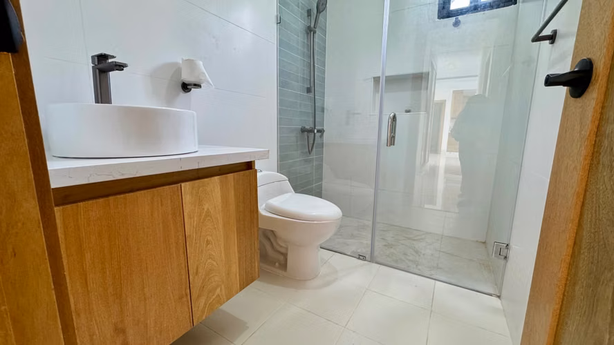 AMPLIO APARTAMENTO EN VENTA EN LOS RIELES DE GURABO.  - Imagen 6