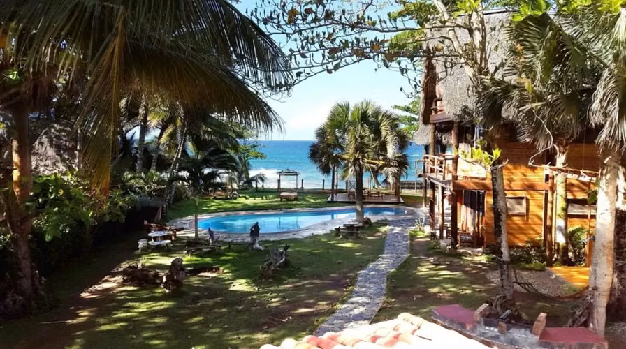 1762- ECO- RESORT BOUTIQUE FRENTE AL MAR , EN CABRERA 