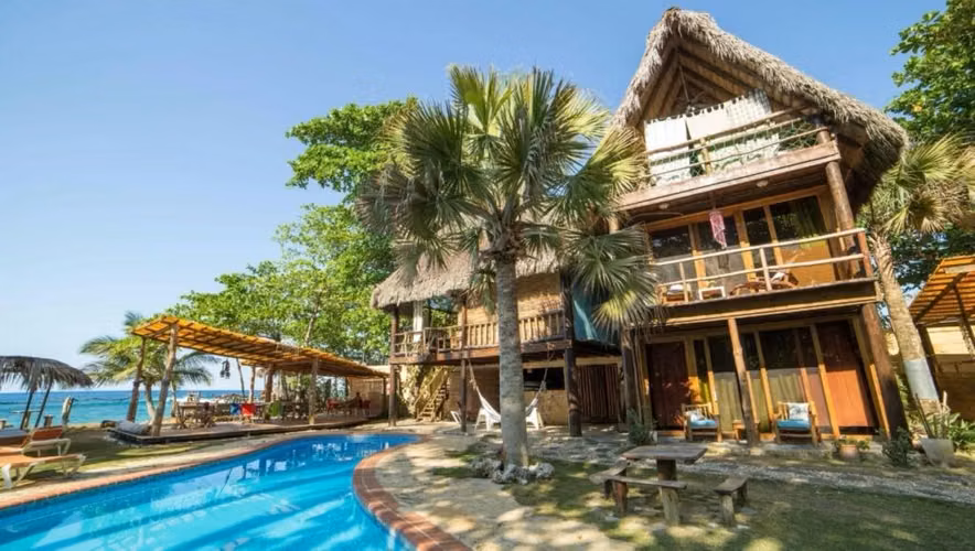 1762- ECO- RESORT BOUTIQUE FRENTE AL MAR , EN CABRERA 