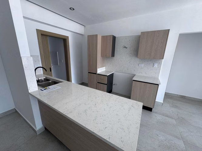 Renta apartamento en exclusivo sector Evaristo Morales - Imagen 3