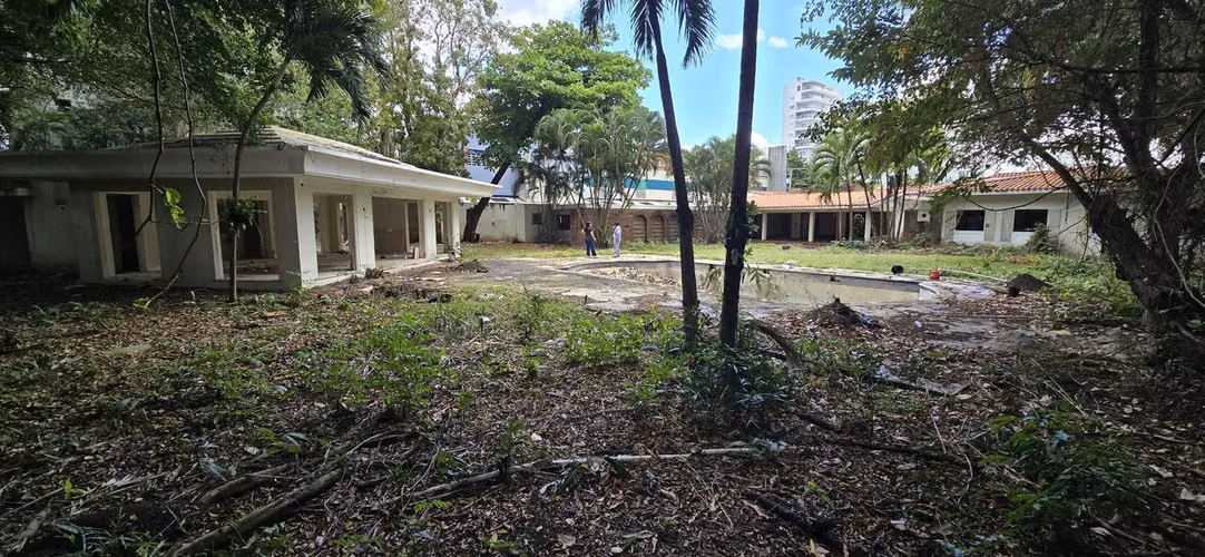¡Terreno de 3,642 m² en Venta en Ubicación Estratégica en el Centro de la Ciudad!