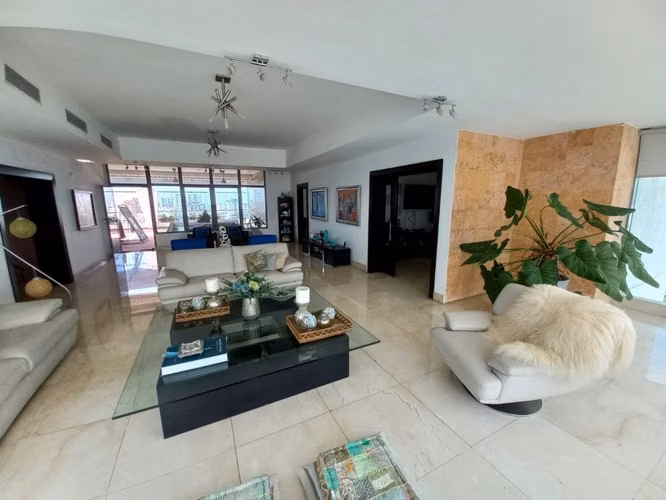 LUJOSO PENTHOUSE CON VISTA 360° EN SERRALLÉS  