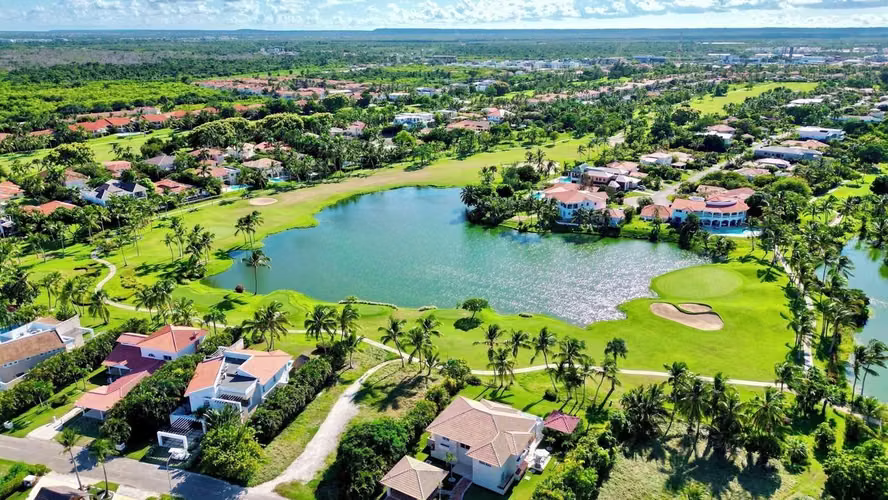 En Alquiler Villa privada en Punta Cana con Piscina y Vista al Golf - Imagen 16
