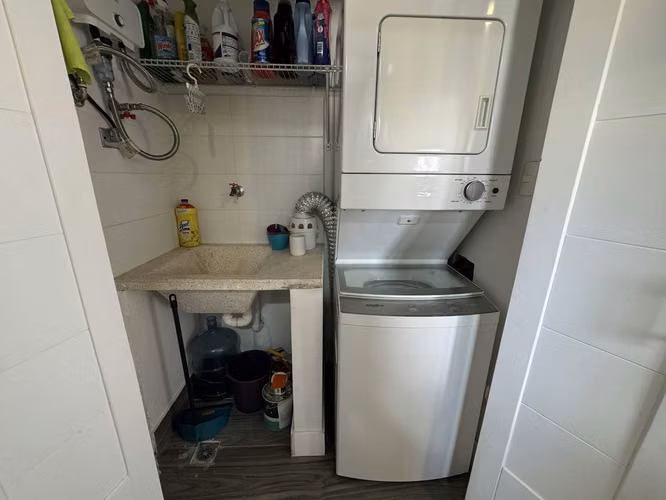 Apartamento Amueblado con dos parqueos en Evaristo Morales - Imagen 5