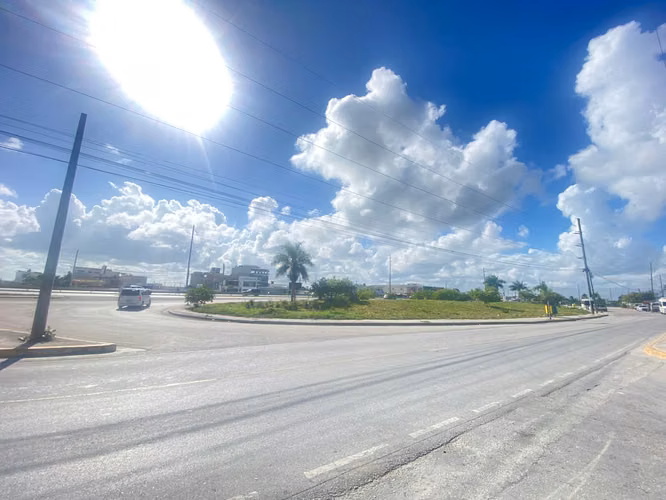 Vendo Local Comercial de 485 Mts.2 en Av. Estados Unidos BAVARO, por debajo de tasación, OPORTUNIDAD