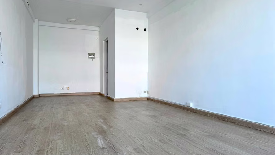 Local SEGUNDO PISO en alquiler en Evaristo Morales  Plaza comercial Segundo piso 30 metros Baño interno 14 Parqueos Segu