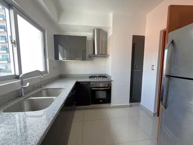Apartamento en Alquiler en Piantini de DOS Habitaciones con Línea Blanca  - Imagen 7
