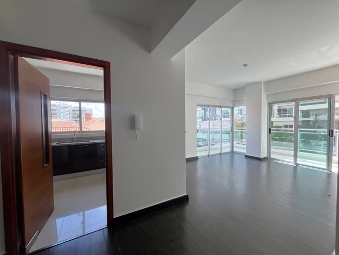 Apartamento en Alquiler en Piantini de DOS Habitaciones con Línea Blanca 