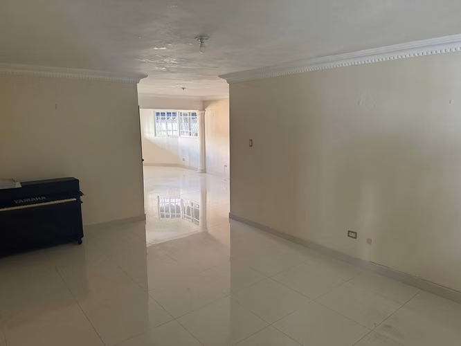 Vendo tercer nivel , los Cacicagos  11,500,000 consta de 3 habitaciones 2,5 baños cuarto de servicio 2 parqueo 153 metro