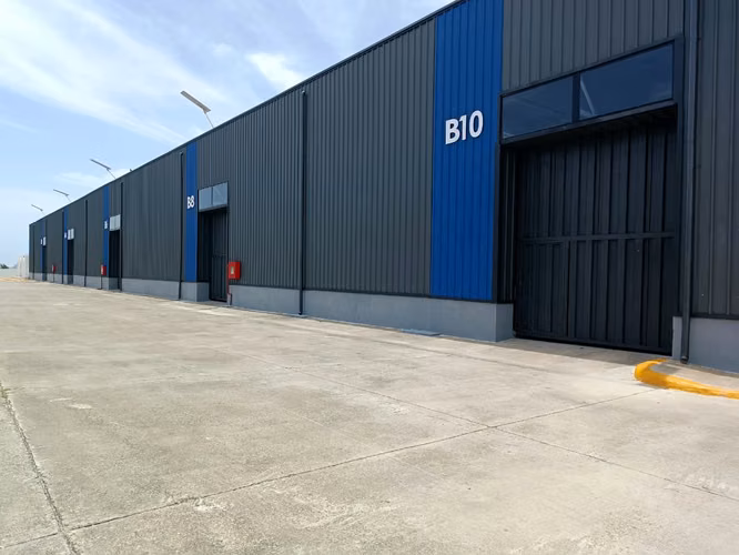 Naves industriales en alquiler en Av. Las Américas, Sto. Dgo. Este - Imagen 2