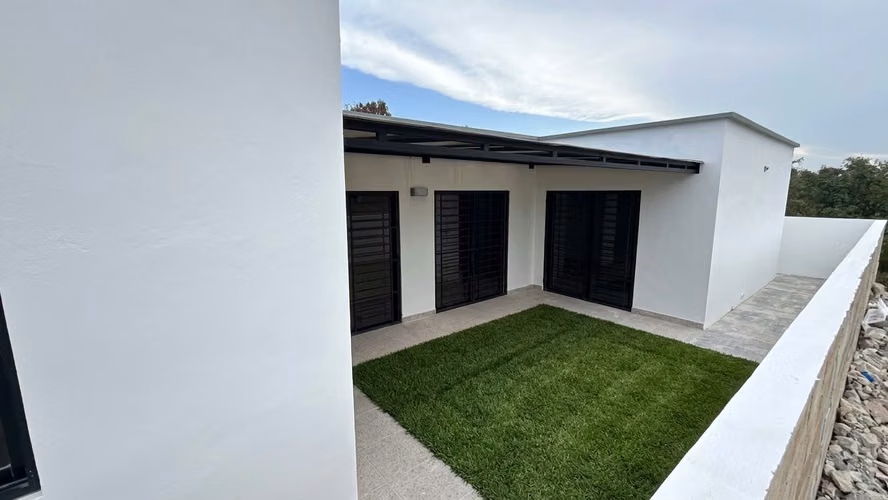  MODERNA CASA EN BRISAS DE PUNTA CANA – ¡UBICACIÓN ESTRATÉGICA!  - Imagen 8