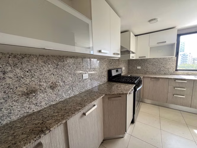 Apartamento en Alquiler en Piantini de TRES Habitaciones con Línea Blanca  - Imagen 6