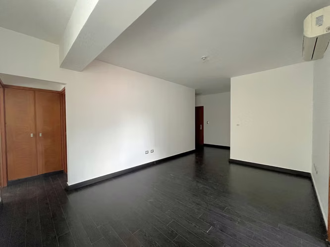 Apartamento en Alquiler en Piantini de DOS Habitaciones con Línea Blanca  - Imagen 2