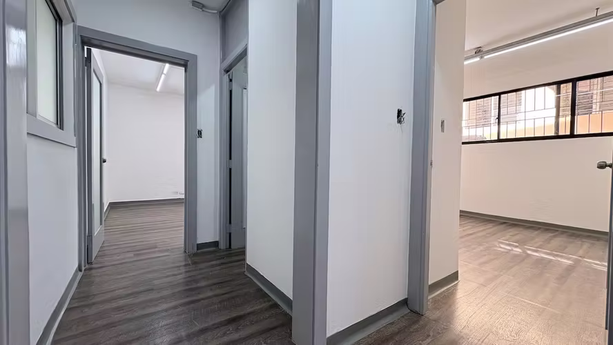 Alquiler Edificio en Arroyo Hondo. 31 parqueos -900 m2 construcción - Imagen 10