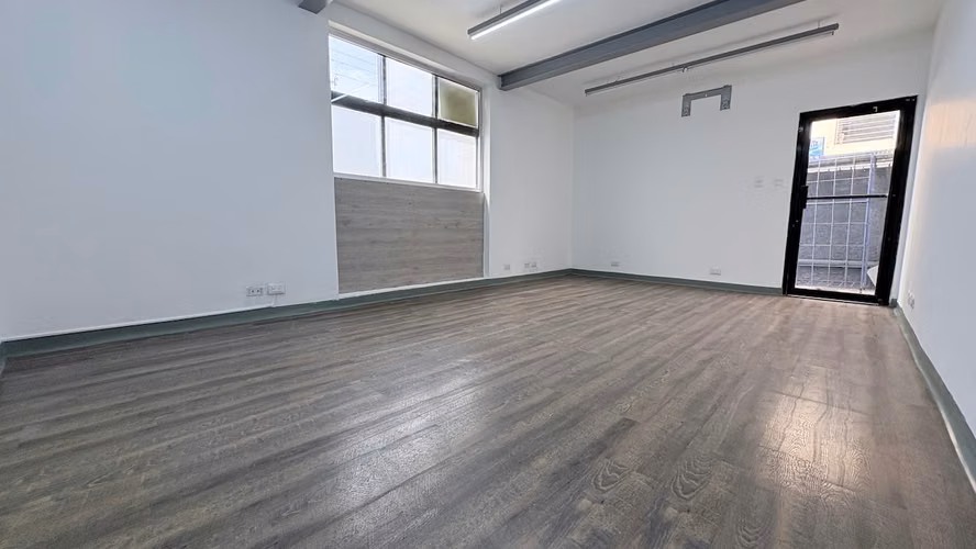 Alquiler Edificio en Arroyo Hondo. 31 parqueos -900 m2 construcción - Imagen 9