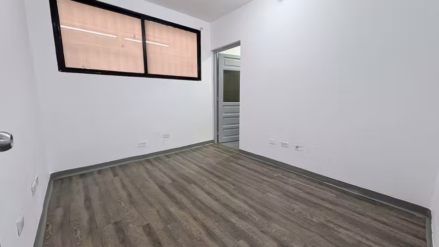 Alquiler Edificio en Arroyo Hondo. 31 parqueos -900 m2 construcción - Imagen 8