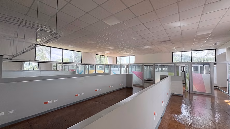 Alquiler Edificio en Arroyo Hondo. 31 parqueos -900 m2 construcción - Imagen 3