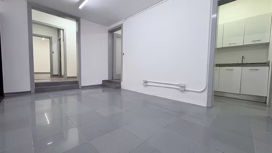 Alquiler Edificio en Arroyo Hondo. 31 parqueos -900 m2 construcción - Imagen 4
