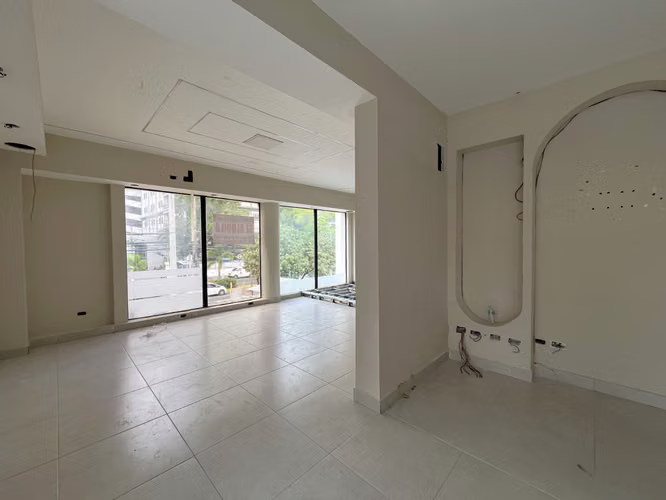 Local Comercial Alquiler Piantini de 64m2 – Segundo Nivel - Imagen 2