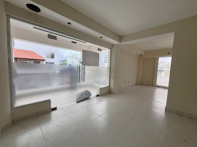 Local Comercial Alquiler Piantini de 64m2 – Segundo Nivel - Imagen 9