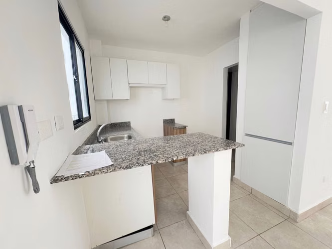 Apartamento Primer Nivel con Patio en Venta, Av. Hispanoamericana, Santiago - Imagen 6