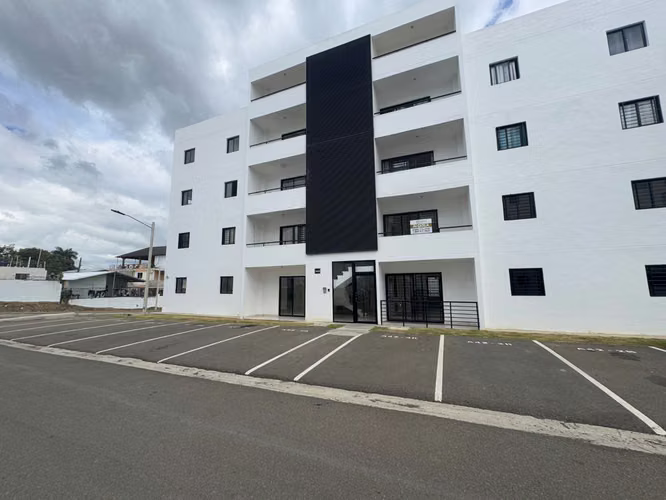 Apartamento Primer Nivel con Patio en Venta, Av. Hispanoamericana, Santiago - Imagen 2