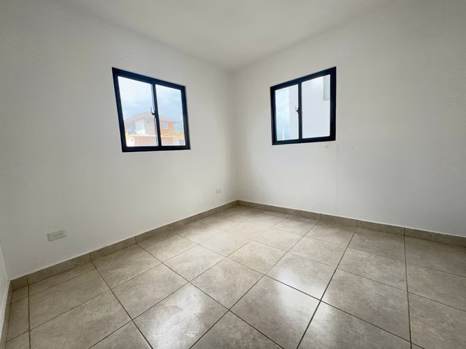 Apartamento Primer Nivel con Patio en Venta, Av. Hispanoamericana, Santiago - Imagen 7