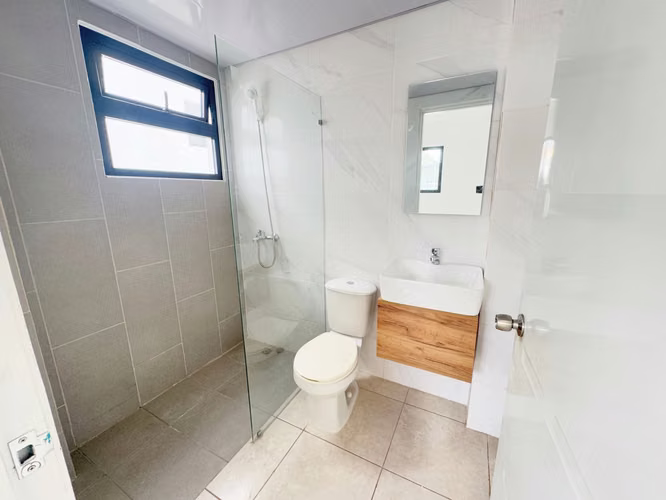 Apartamento Primer Nivel con Patio en Venta, Av. Hispanoamericana, Santiago - Imagen 8