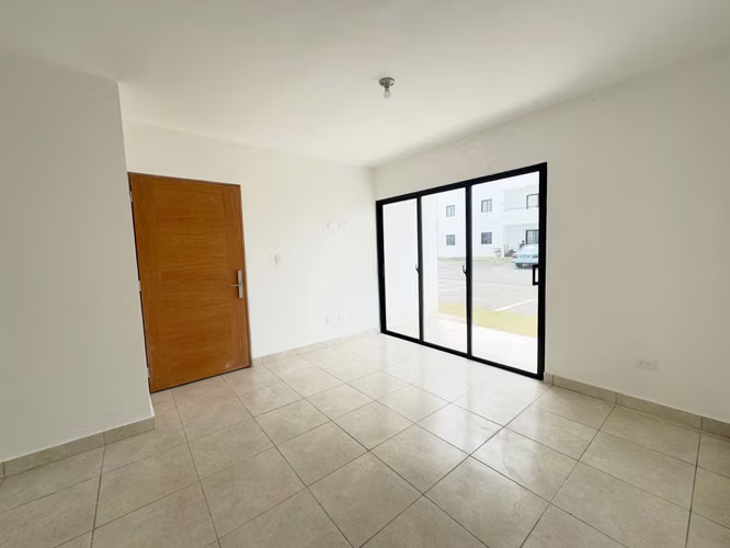 Apartamento Primer Nivel con Patio en Venta, Av. Hispanoamericana, Santiago - Imagen 3