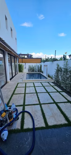 Casa con piscina en residencial privado - Imagen 3