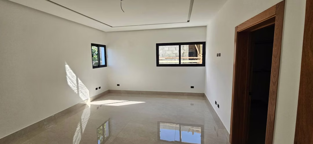 Casa con piscina en residencial privado - Imagen 4