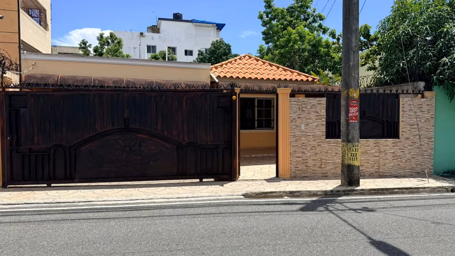 Beautiful and comfortable house for Sale, 3 rooms in Prado Oriental