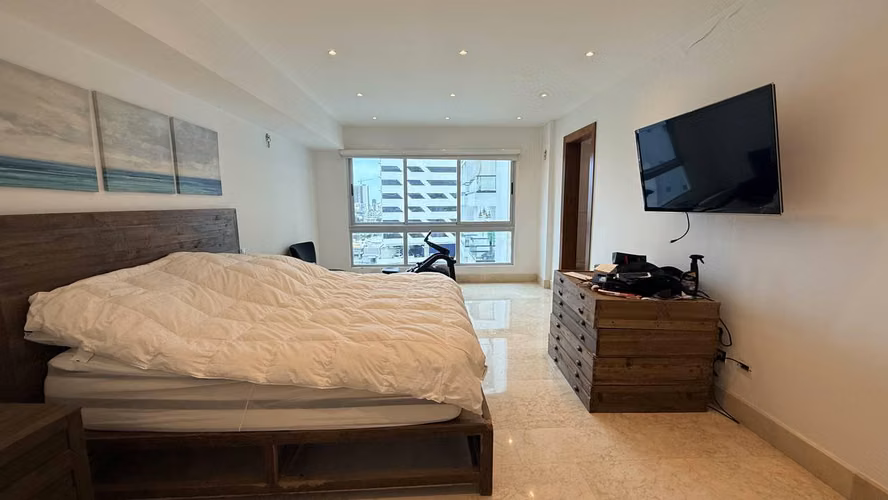 Lujoso y moderno Apartamento en venta  | 3 Hab + Family Room + Studio piso alto en  Serrallés - Imagen 9