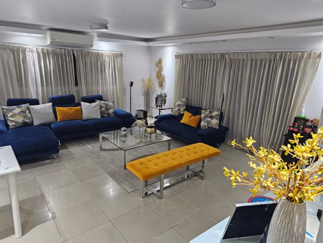 Penthouse en Primer Piso con Patio Privado – 282 m² – El Millon 