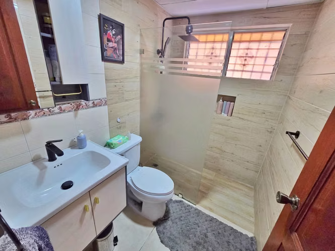 Apartamento 3er nivel en Arroyo Hondo proximo al Nacional y jardin botanico - Imagen 3