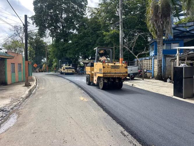 Máquina para Colocación de Asfalto en Alquiler