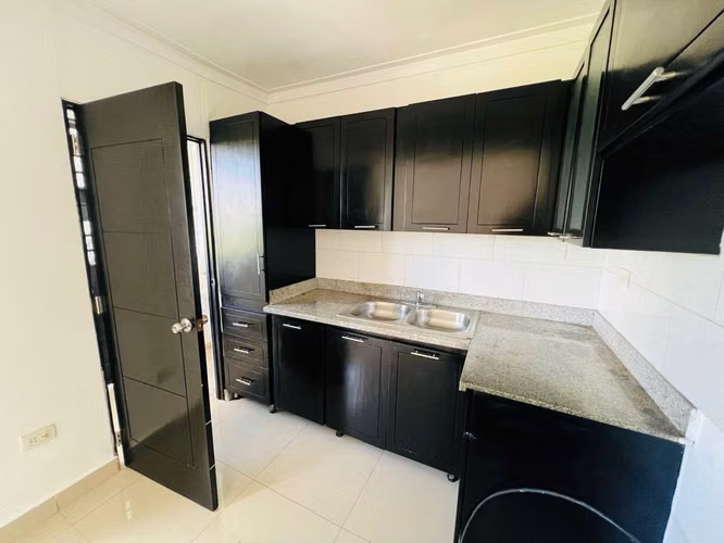 Rento Apartamento 2do Piso en la Autopista de San Isidro (Residencial dumas XI) - Imagen 2