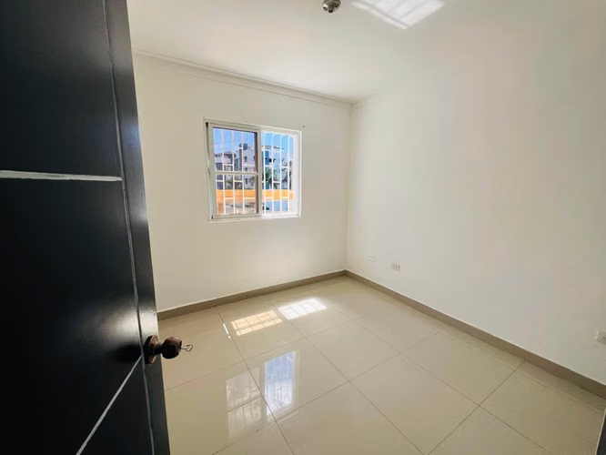 Rento Apartamento 2do Piso en la Autopista de San Isidro (Residencial dumas XI) - Imagen 3