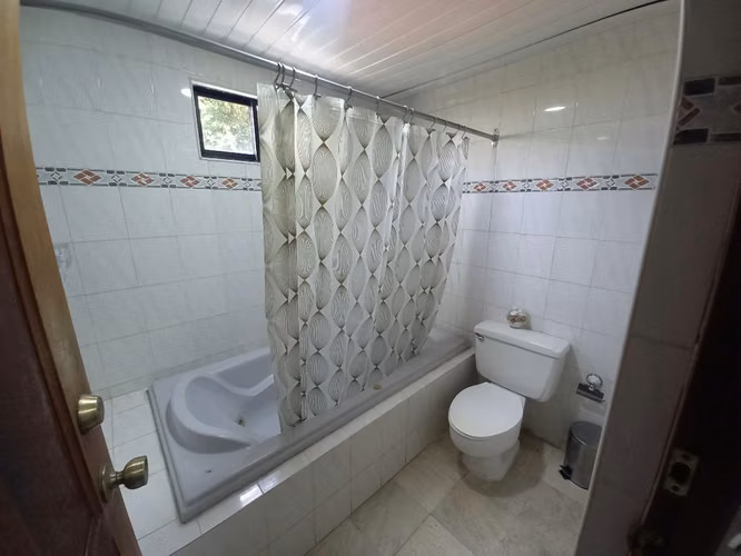 EXCELENTE APARTMANTO EN LO MEJOR DE PIANTNI, 3R PISO, ASCENSOR, 3 HABITACIONES, 3 BAÑOS, BAÑO DE VISITA, PISOS EN MARMOL - Imagen 6