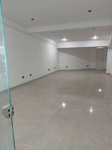 COMMERCIAL LOCATION 1ST LEVEL FOR SALE