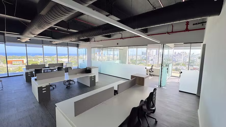Alquiler oficina en Bella Vista con Vista al Mar. Torre Empresarial de alto perfil. 