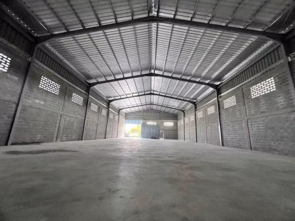 ALQUILO NAVE INDUSTRIAL EN LAS AMERICAS 750 M2 REBAJADA DE PRECIO AHORA US$5,500 - Imagen 4