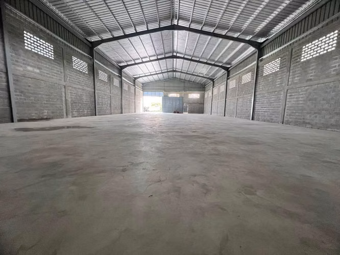 ALQUILO NAVE INDUSTRIAL EN LAS AMERICAS 750 M2 REBAJADA DE PRECIO AHORA US$5,500 - Imagen 3