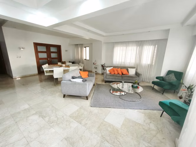 Apartamento de 4 habitaciones con terraza privada en Naco, cerca de las avenidas principales en una torre familiar. - Imagen 2